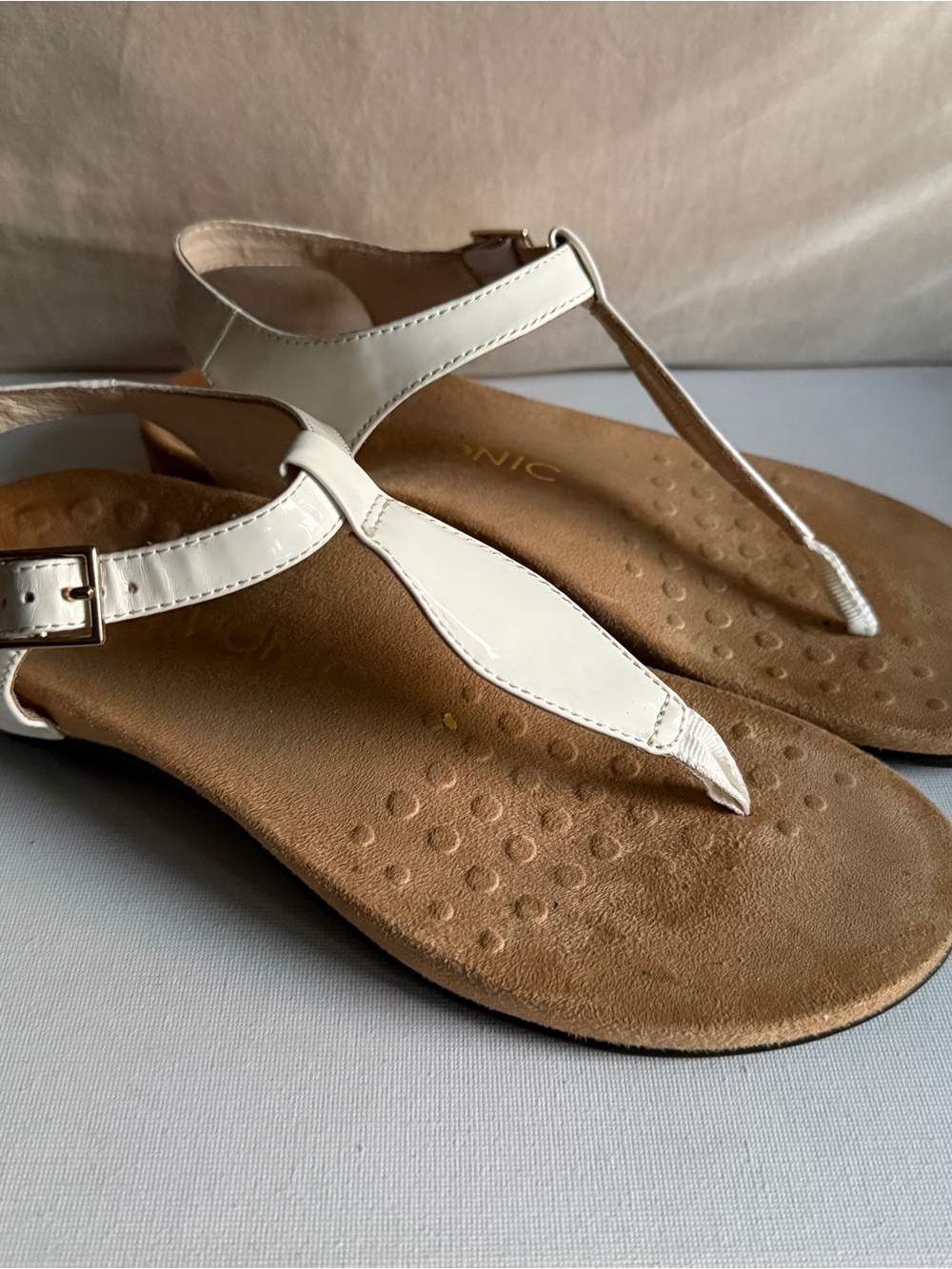 Vionic White Women's White Leather Kirra Strap Thong Sandals Size 6 - Picture 3 of 14